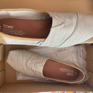 Comfy in good condition Tom's slip ons!